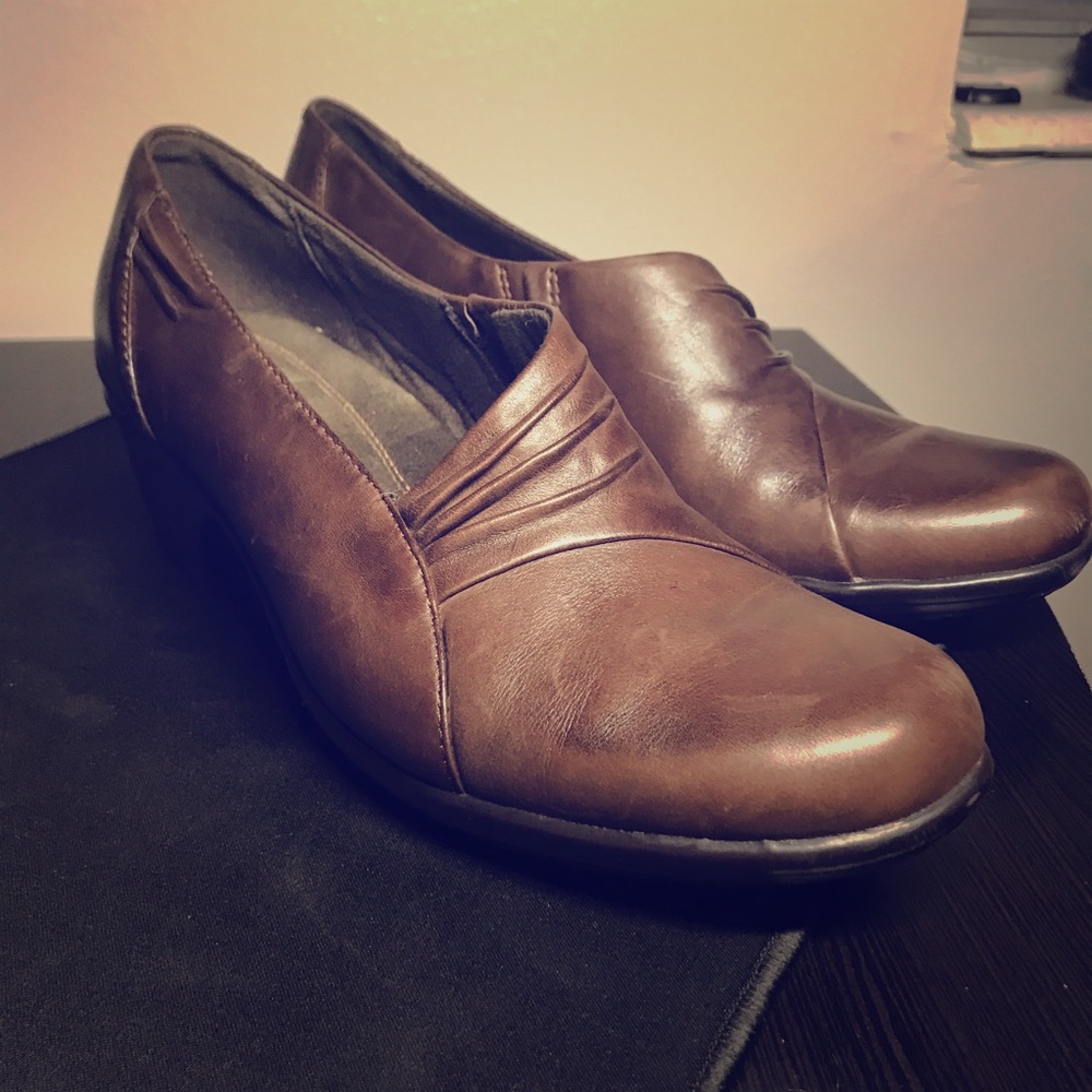 EUC CLARK’S Brown Leather Booties
